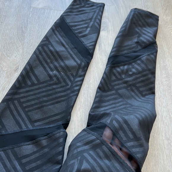 Like New Old Navy leggings size small. Black patterned - Picture 4 of 5